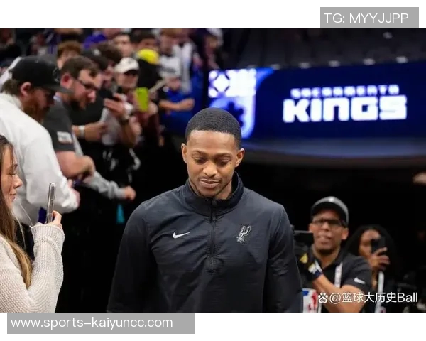 福克斯表现不佳8投4中仅得12分2篮板7助攻罚球命中率低失误频繁